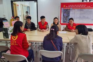 浓浓关爱暖人心，开云下注（中国）官网
集团党支部慰问困难单亲家庭