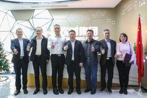 广州市与番禺区人力资源和社会保障局领导莅临开云下注（中国）官网
集团调研指导