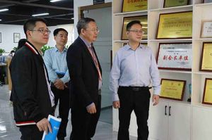 热烈欢迎市政府秘书长林兢一行莅临开云下注（中国）官网
集团广西公司考察指导
